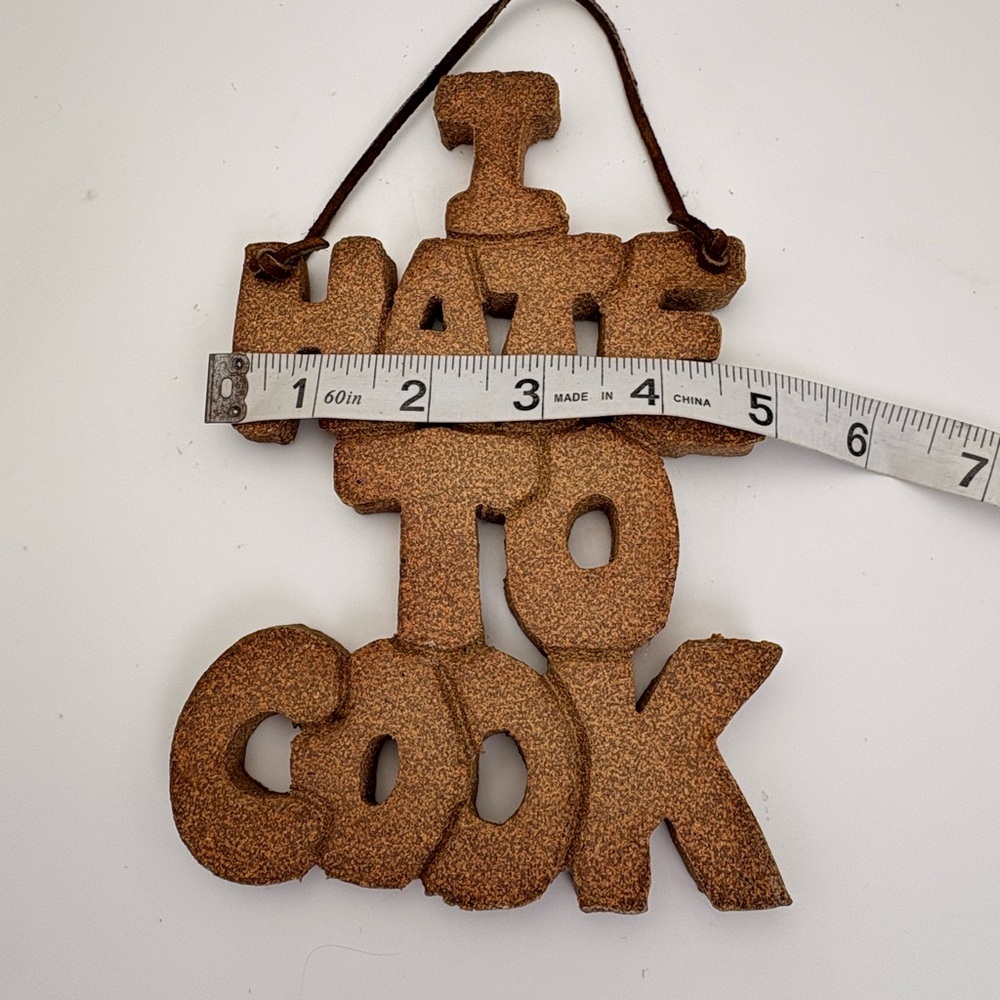 Vintage 1970’s Pottery “I Hate To Cook” Wall Hanging - Picture 8 of 8